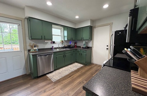 Oak Grove House | Lovely 3-bedroom house with AC in charming Oak Grove 25 MINUTES TO WORLD CUP