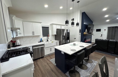 Des Moines House | Lovely 4-bedroom house in peaceful Des Moines close to all Downtown attractions.