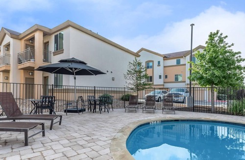 Cedar Park Apartment | Lovely Apartment in Austin shopping Dining