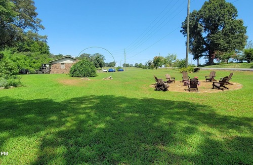 Adairsville Apartment | Lovely apartment with AC in charming calhoun Gan5 miles from I75 and Bucees.