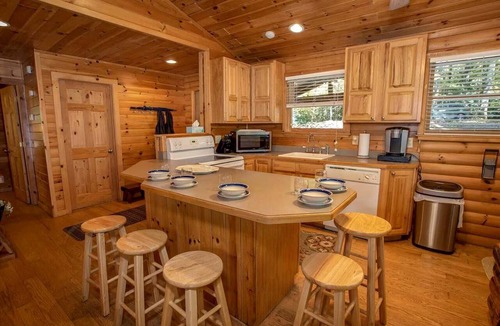 Boone Cabin | Lovely Cabin with Hot Tub Surrounded by Trees for a Peaceful Getaway in Nature in Boone, North Carolina