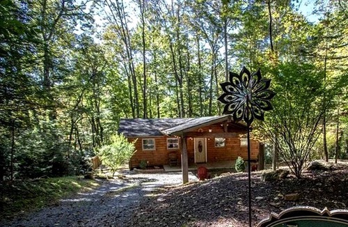 Boone Cabin | Lovely Cabin with Hot Tub Surrounded by Trees for a Peaceful Getaway in Nature in Boone, North Carolina