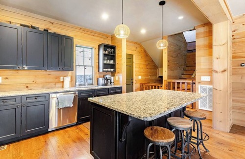 Logan House | Lovely, convienant 4-bedroom townhome with WiFi on Smith Lake