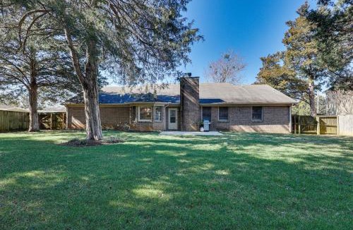 Decatur House | Lovely Decatur Home w/Yard ~ 6 Mi to Town!