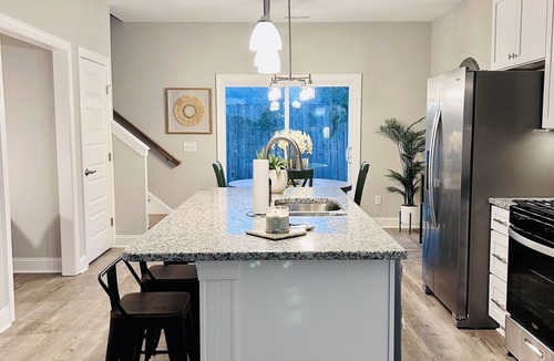 Wilmington House | Lovely Home in Downtown Wilmington, Minutes to restaurants, Riverwalk & Beaches!