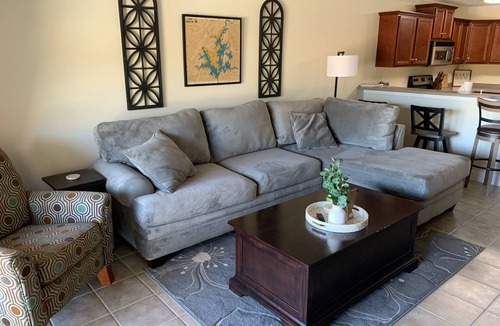 Alexander City Condo | Lovely Lake Condo with BOAT SLIP and Pool