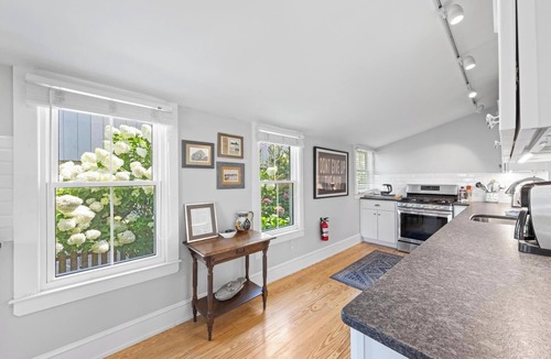 Beach Haven Apartment | Lovely Oceanside Apartment In Historic Home