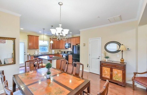 Chapel Hill House | Lovely Townhome w/Central Location in Chapel Hill | Near UNC Campus + Triangle