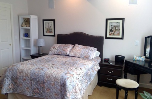 West Omaha Apartment | Lovely West Omaha walkout with private entrance