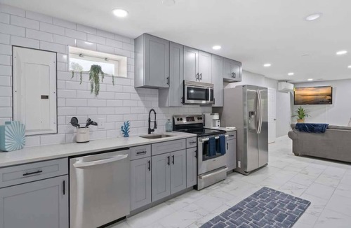 Arnold House | Lower Cove Modern Retreat