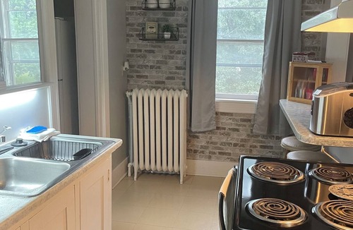 Storm Lake Apartment | Lrg Pvt upstairs Apt in the heart of SL short walk to lake, parks, and BVU.