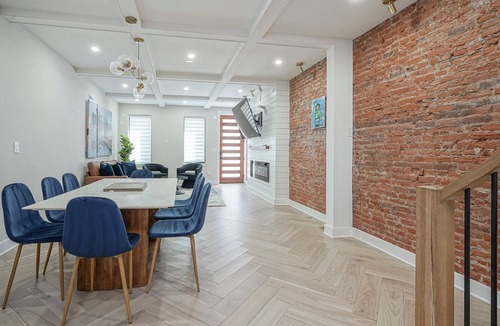 Newbold House | LUX 4BR/4.5 Bath with Roof Deck views and Steps to Subway