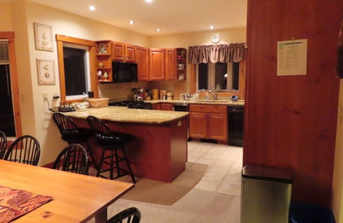 North Troy House | Lux 5BR/4BA V125 Ski I/O, 18-hole Championship Golf, Water Park, pet friendly