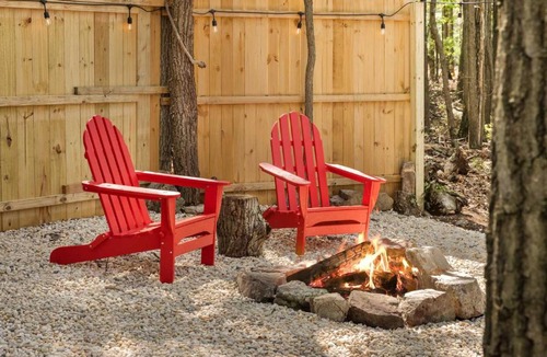 Capon Bridge House | Luxe 2 Bed Dome w Hot Tub Deck Fire Pit & Bath