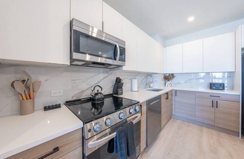 Historic Downtown Apartment | Luxe 2BR Retreat 5-Min PATH to NYC With Rooftop+Gym