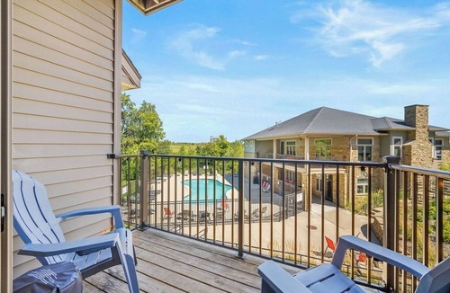 West Des Moines Apartment | Luxe, First Floor Suite with Garage & Balcony