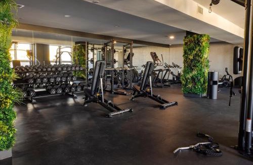 Historic Downtown Apartment | Luxe Loft 15 Min from NYC with City View & Gym