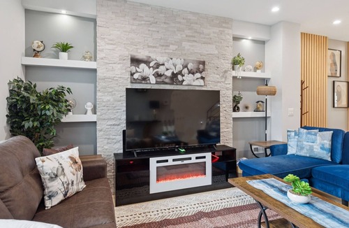 South Philadelphia House | Luxe Oasis with Gym - Spacious Retreat near Stadium and Hospitals and Rooftop