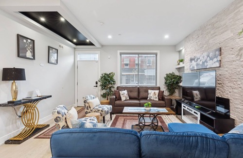 South Philadelphia House | Luxe Oasis with Gym - Spacious Retreat near Stadium and Hospitals and Rooftop