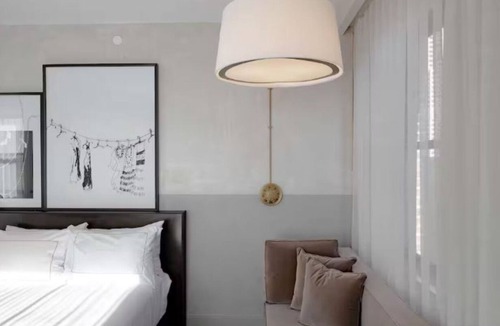 Court Avenue Entertainment District Hotel | Luxe Queen Rooms in Iconic Setting – Moments From Dining & Attractions - 4 Units