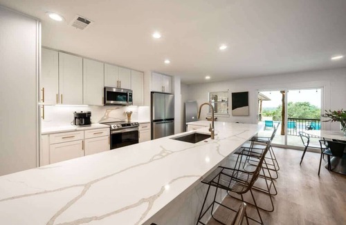 West Oak Hill House | Luxe Ranch Life-Heated Pool+Spa. 10 Min Downtown!