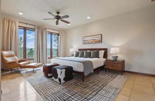 Colonial Pine Hills House | Luxe Villa with Panoramic Views and Yard