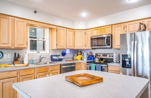 North End Condo | Luxurious 1st Fl Retreat Boardwalk 4Bd/2Bth Linens