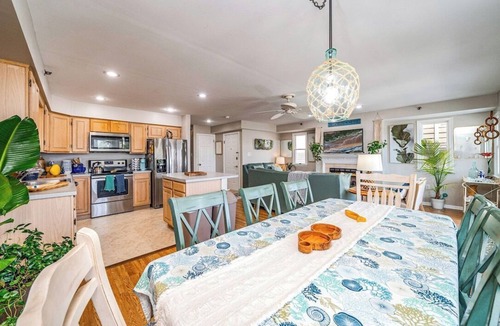 North End Condo | Luxurious 1st Fl Retreat Boardwalk 4Bd/2Bth Linens