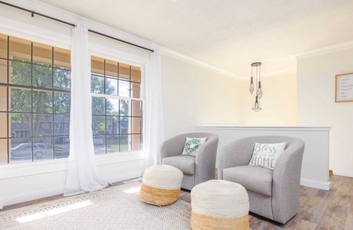West Des Moines House | Luxurious Family Friendly 5 Bedroom House