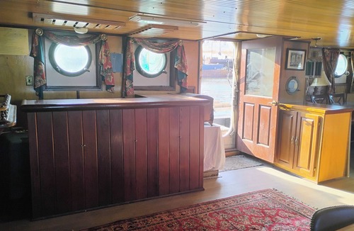 Mariners Harbor Boat Rental | Luxurious one of a kind Tugboat/yacht, NYC, Sleeps 12, unique experience,