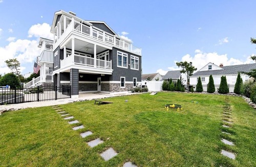 North Beach House | Luxurious rental short walk to beach or Bay