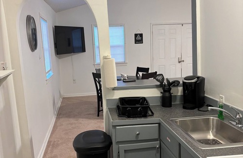Durham Apartment | Luxurious Studio w/Full Kitchen Shared Pool & Spa