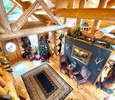 Butler House | LUXURIOUS TN Mtn Lodge- Sleeps 22+, Hiking & Lake