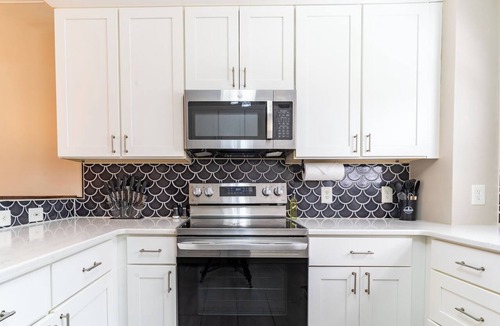Northeast Raleigh House | Luxury 2BD Retreat, King Suite, Spa Baths, Pet Friendly, Near Downtown Raleigh
