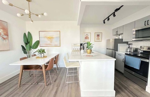 Hoboken Apartment | Luxury 2BR - Elevator-Gym-Laundry-15 Min to NYC