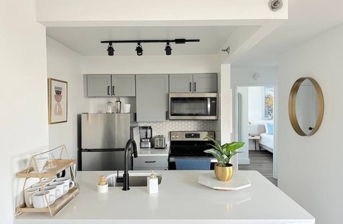 Hoboken Apartment | Luxury 2BR - Elevator-Gym-Laundry-15 Min to NYC