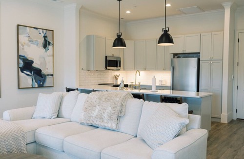 Jacksonville Apartment | Luxury 2BR Loft | Mountain Views | On the Square