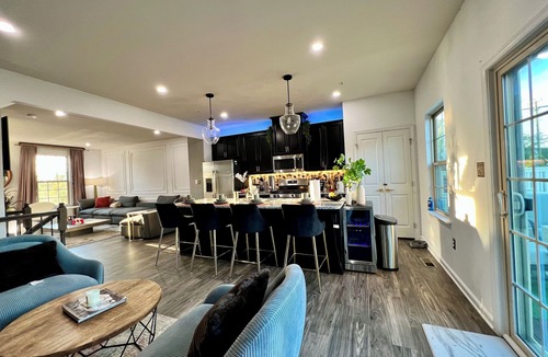 Brooklyn Park House | Luxury 3-Level Townhome Near BWI, Easy City Access, Parking Included