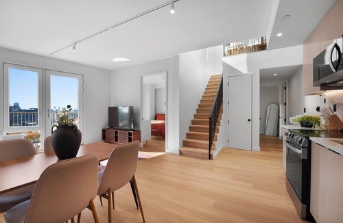 Greenpoint Apartment | Luxury 3bed/2bath with private outdoor deck.