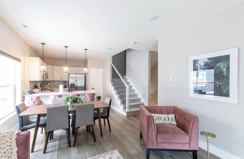 Dahlman House | Luxury 3BR/4BA Townhome Rooftop Deck, Porch 5 Min to Downtown