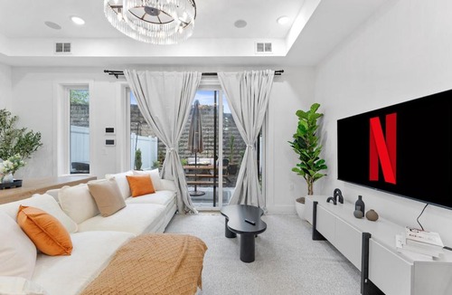 Jersey City Apartment | Luxury 3BR Backyard Oasis Close to NYC FirePit