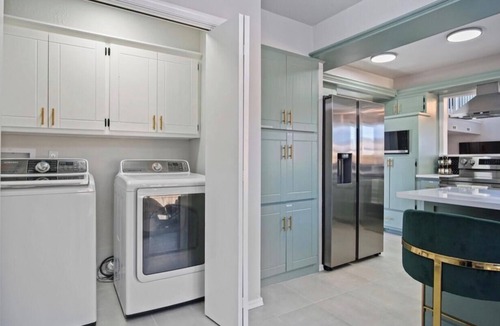 Oklahoma City House | Luxury 3BR Retreat Fire Table Minutes to Lake Hefner