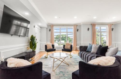 West Side Apartment | Luxury 4BR Home Near Manhattan Sleeps 12