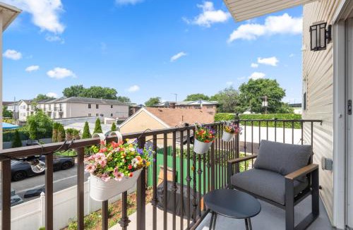 West Side Apartment | Luxury 4BR Home Near Manhattan Sleeps 12