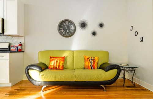Irving Park Apartment | Luxury 4BR in Irving Park 33011