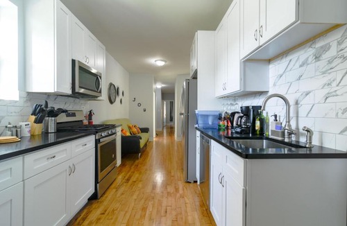 Irving Park Apartment | Luxury 4BR in Irving Park 33011