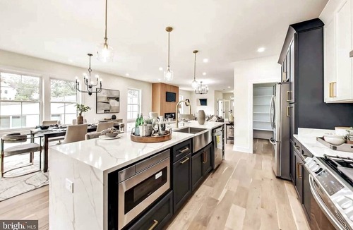 Nauck House | Luxury 5 BR 4 Baths Estate w/opt Bsmnt: Nonsmoking