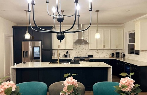 Nauck House | Luxury 5 BR 4 Baths Estate w/opt Bsmnt: Nonsmoking