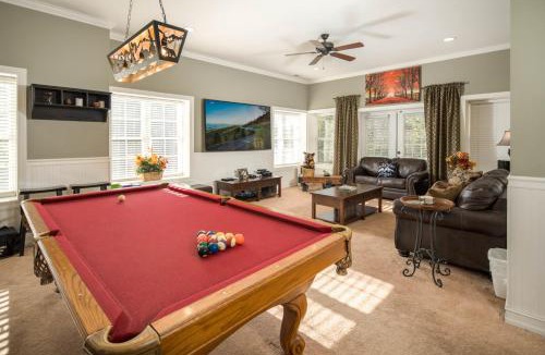 Vilas House | Luxury 5BR Home with Hot Tub Game Room and Epic Views