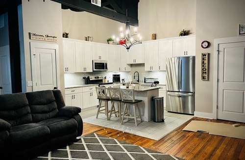 Toccoa Apartment | Luxury apartment 2BR/2BA in downtown Toccoa GA